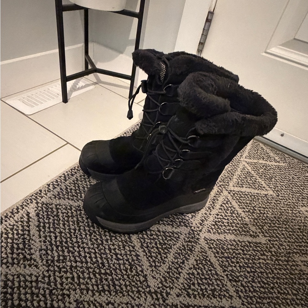 Women's Black Winter Boots baffin size 8